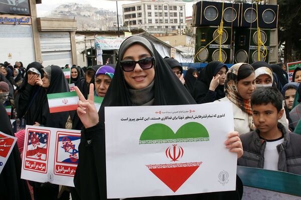 راهپیمایی پرشور ۲۲بهمن در رودهن 