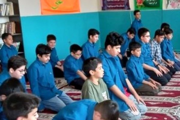 برگزاری نماز جماعت در مدارس رودهن 
