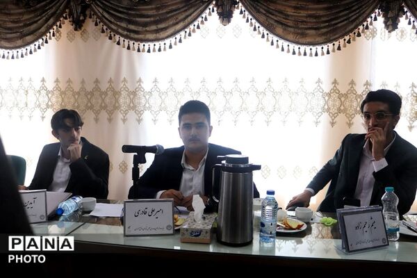 نخستین جلسه هماهنگی نمایندگان دوره دوازدهم و سیزدهم مجلس دانش‌آموزی و اعضای شورای دانش‌آموزی استان آذربایجان شرقی 