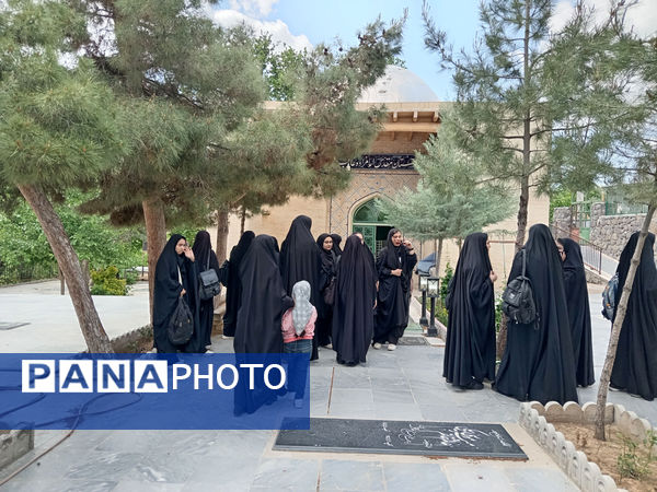 بازدید دانش‌آموزان جعفرآباد از کارگاه گلاب‌گیری روستای «بنابر»