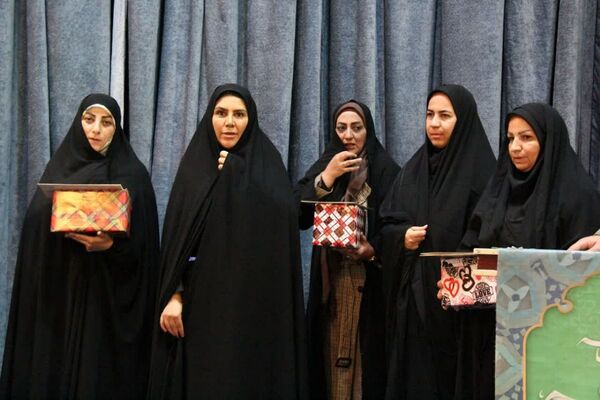 تقدیر از مدیران و فعالان پیشگیری از آسیب‌های اجتماعی شهرک امید صفادشت در نماز جمعه