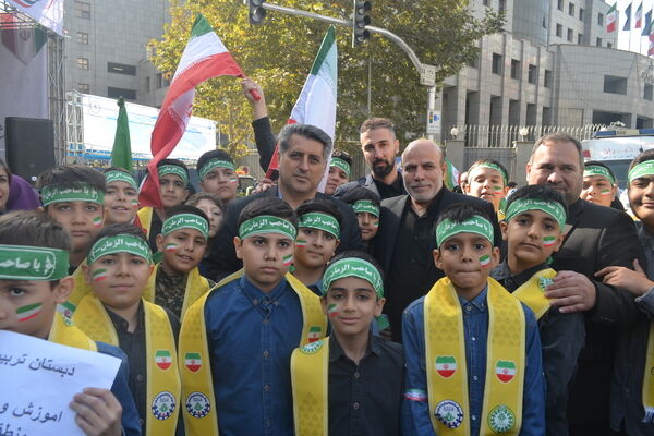 راهپیمائی باشکوه 13 آبان در تهران