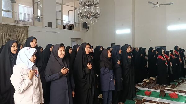 برپایی نماز جماعت در مکتب النرجس