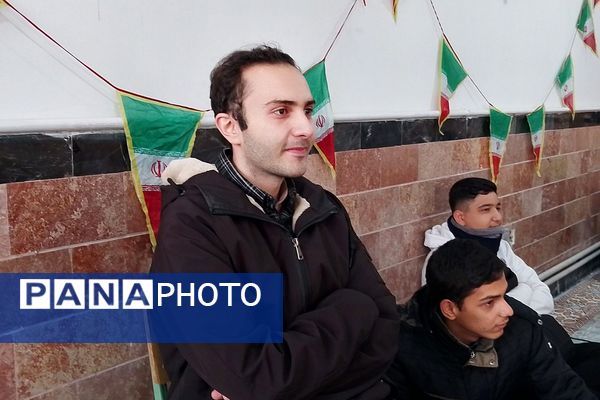 هنرنمایی دانش‌آموزان ناحیه دو شهرری در جشن انقلاب 