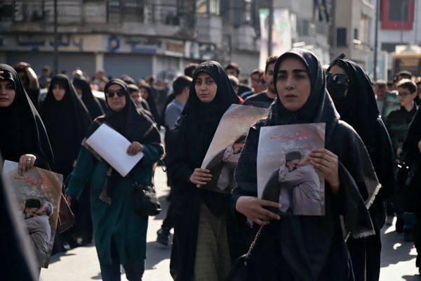 برگزاری مراسم وداع تهرانی‌ها با پیکر ابراهیم رئیسی و همراهانش