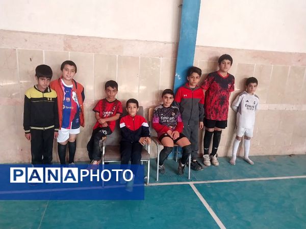 شادی و هیجان دانش‌آموزان در سالن ورزشی 