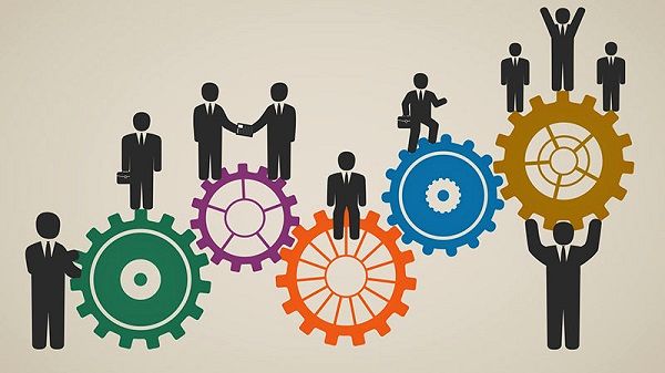 نقش مدارس در تقویت روحیه  کارگروهی دانش‌آموزان