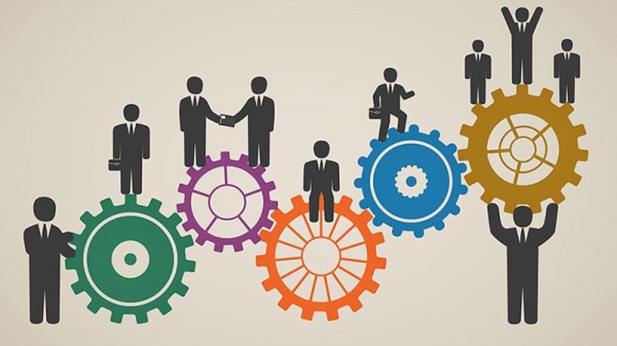 نقش مدارس در تقویت روحیه  کارگروهی دانش‌آموزان