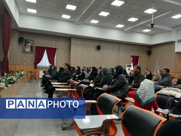 کارگاه حرکات اصلاحی ویژه والدین و غربالگری دانش‌آموزان در دبیرستان مصلی‌نژاد حضرت زهرا(س)