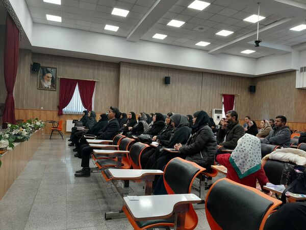 کارگاه حرکات اصلاحی ویژه والدین و غربالگری دانش‌آموزان در دبیرستان مصلی‌نژاد حضرت زهرا(س)