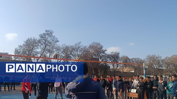سومین روز از مسابقات گروهی والیبال در دبیرستان شاهد ابوذر گروهی