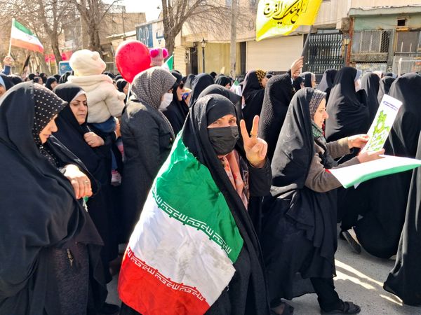 خروش مردم غیور شهرستان بروجن در راهپیمایی ۲۲ بهمن