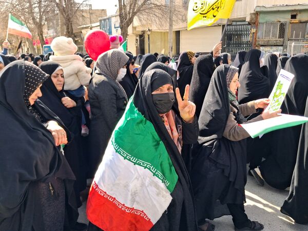 خروش مردم غیور شهرستان بروجن در راهپیمایی ۲۲ بهمن