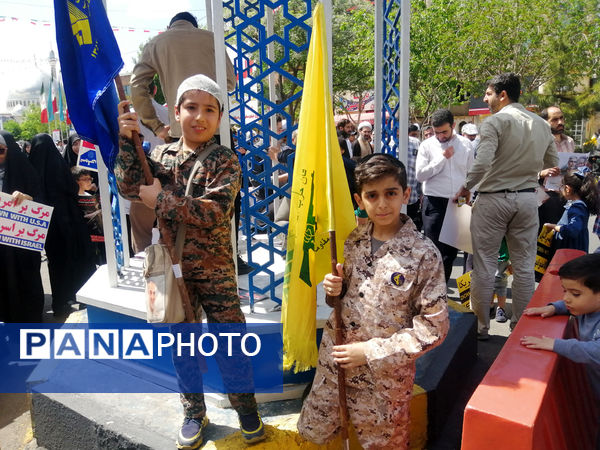 راهپیمایی نمازگزاران جمعه قم در حمایت از عملیات وعده صادق و طرح نور