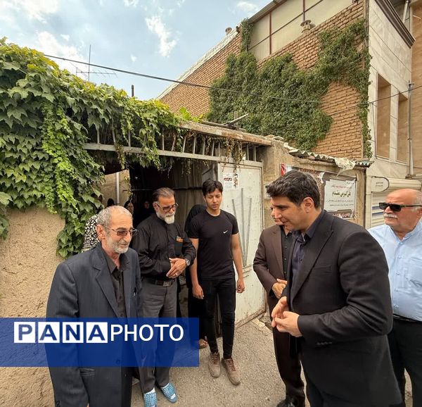 دیدار استاندار کردستان با خانواده شهدای حملات تروریستی رژیم صهیونیستی و بازدید از طرح‌های توسعه‌ای قروه