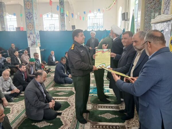 حضور در نماز جمعه، نشانه اتحاد و همبستگی 