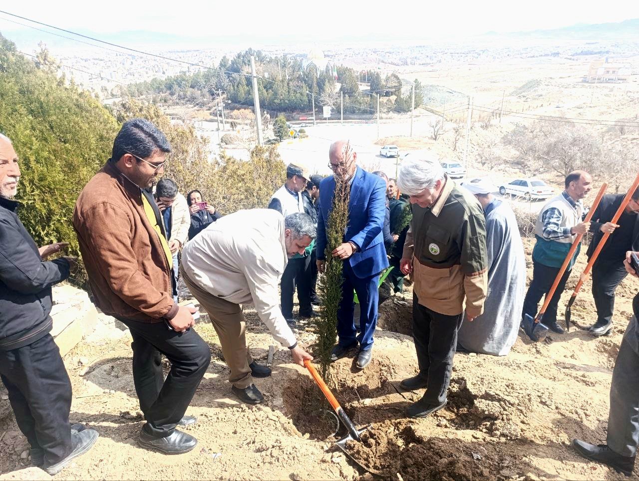 ریشه‌های امید در خاک زندگی