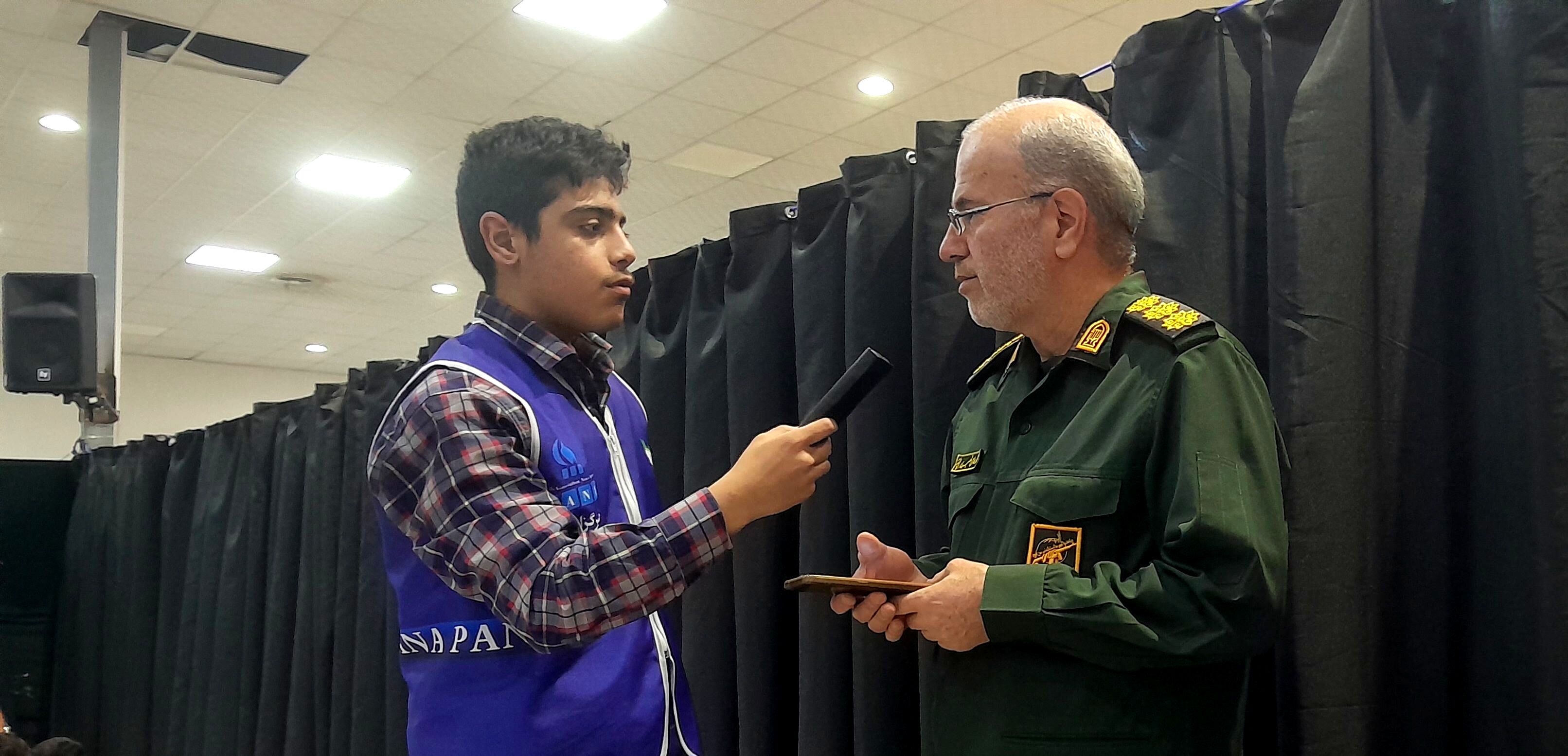 برای تبیین قرآن باید جامعه‌ را به سمت قرآن هدایت کنیم