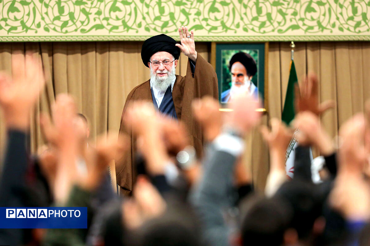 دیدار هزاران نفر از دانش‌آموزان و دانشجویان با رهبر انقلاب