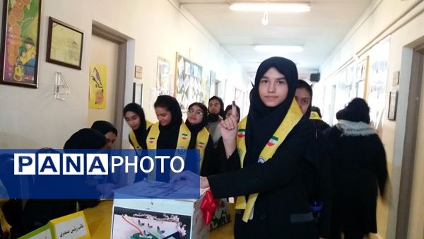 انتخابات شوراهای دانش‌آموزی در مدرسه مدنی ارومیه