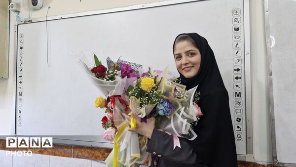 شکوفه‌پاشی در باغ دانش رشت