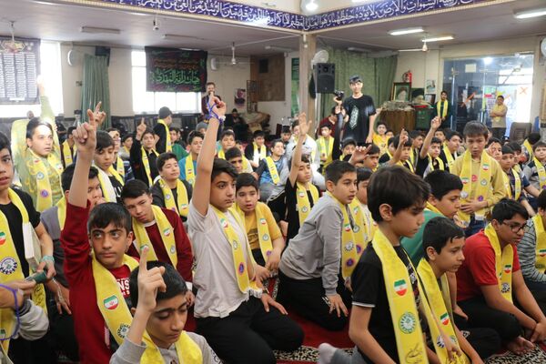 بازدید قائم مقام سازمان دانش‌آموزی از معتکفین در مشهد مقدس