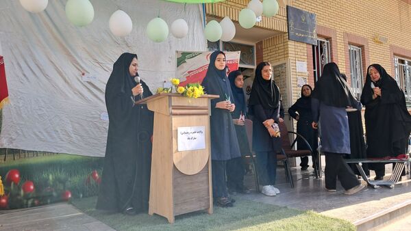 جشن میلاد حضرت زینب در دبیرستان حضرت زینب 