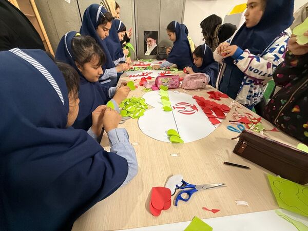 رویداد مادر دختری با محوریت پرچم ایران در مدرسه المهدی ناحیه 2 کرج 