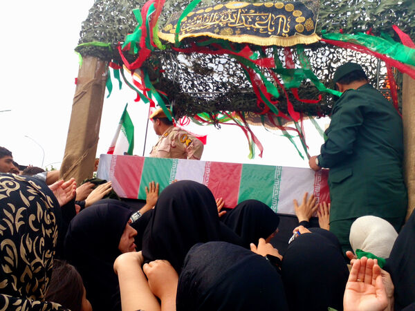 مراسم تشییع و خاکسپاری دو شهید گمنام دوران دفاع مقدس در قم