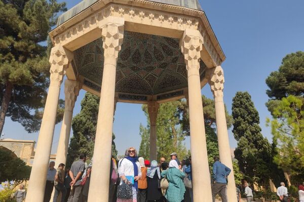 روز بزرگداشت حافظ، شاعر پرآوازه و لسان‌الغیب
