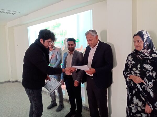 جشن تقدیر از دانش‌آموزان برتر دبیرستان علی‌سایانی فین