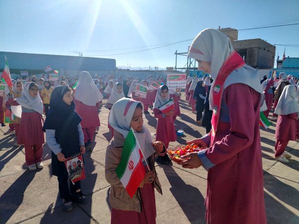 آیین بزرگداشت سردار شهید حاج قاسم سلیمانی در مدرسه ی بی بی صائب نقدی همت آباد