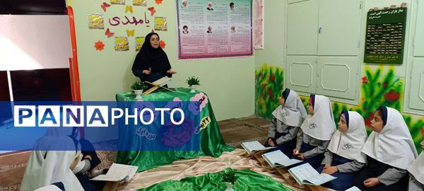 محفل انس با قرآن به‌مناسبت هفته بسیج دانش‌آموزی