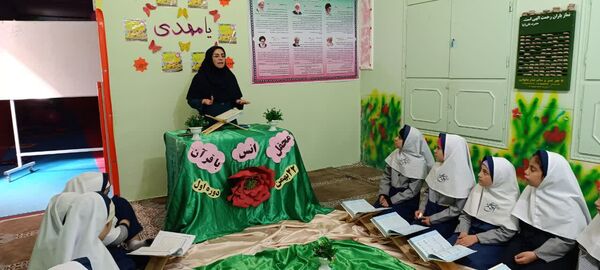 محفل انس با قرآن به‌مناسبت هفته بسیج دانش‌آموزی