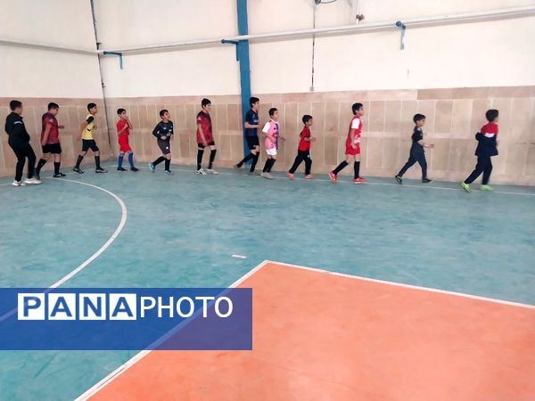 شادی و هیجان دانش‌آموزان در سالن ورزشی 