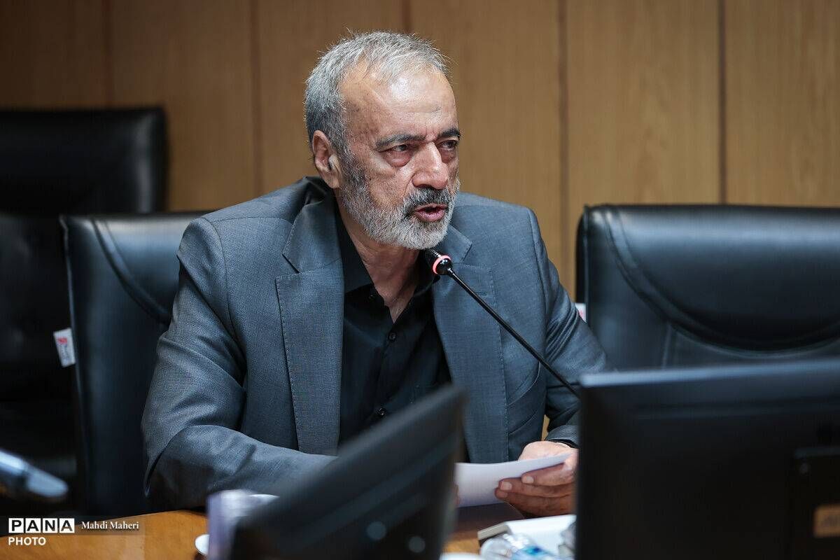 زنگ نماز باید کنار زنگ مدرسه نواخته شود/ تشویق دانش‌آموزان نمازگزار تقویت شود