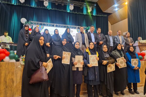 تقدیر از برگزیدگان کشوری و استانی مسابقات فرهنگی و قرآنی ناحیه 3 شیراز