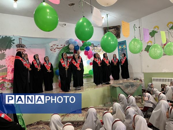 جشن یاوران انقلاب در دبستان شهید نوروزی ابرکوه
