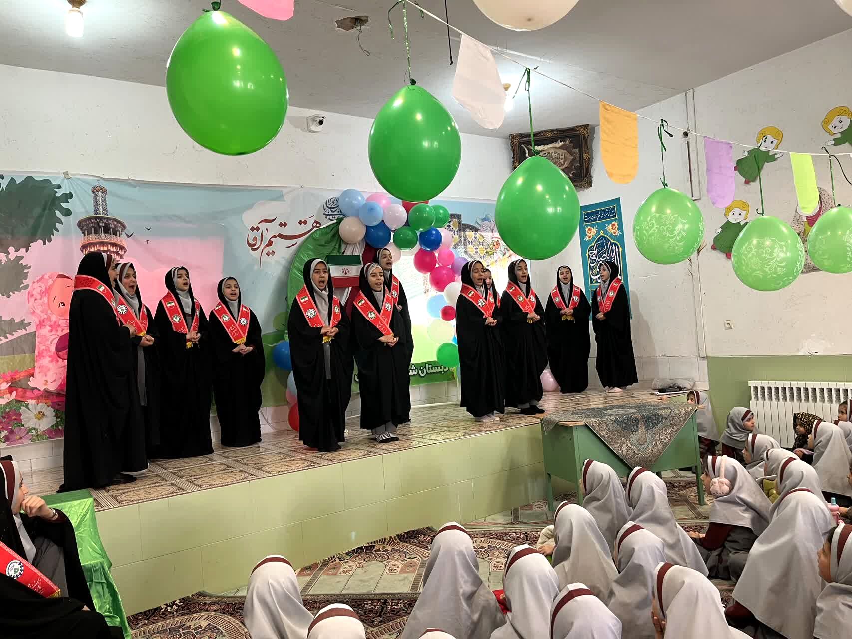 جشن یاوران انقلاب در دبستان شهید نوروزی ابرکوه