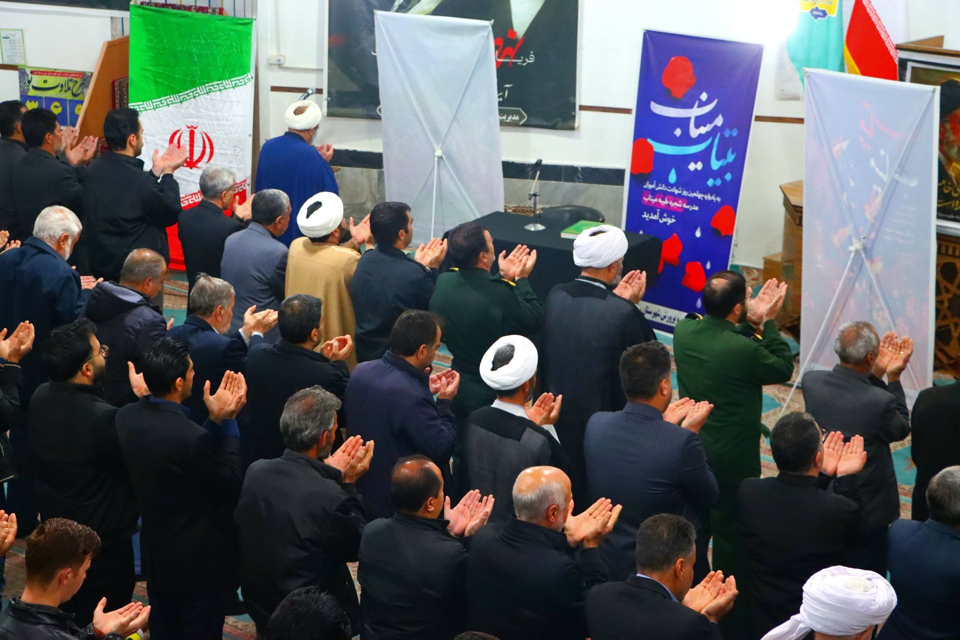 چهلمین روز شهادت دانش آموزان دبستان میناب و رهبر قائد امت 