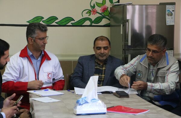 جلسه هماهنگی مانور زلزله در مدرسه مقصودلو سرخنکلا 