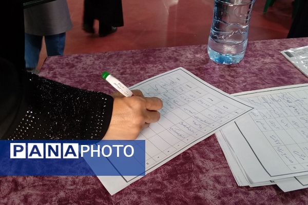 نمایشگاه لباس فرم دانش‌آموزی منطقه کهریزک 