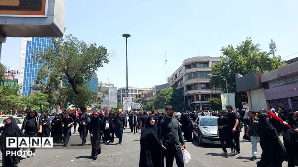 دریای جمعیت در خیابان‌های منتهی به مصلای امام خمینی(ره)