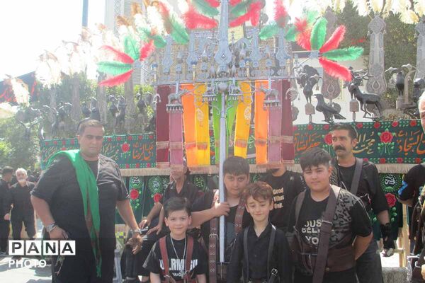 حضور میلیونی زائران در مشهد