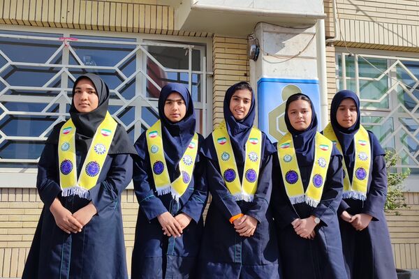 جشن ولادت حضرت زینب (س) و روز پرستار در دبیرستان مهر