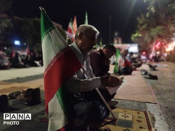 شبِ اشک و عرفان در حسینیه امام خمینی