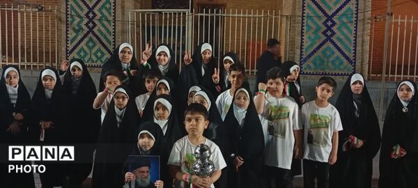 گرامیداشت یاد دختران مدرسه شجره طیبه میناب در میدان امیرچخماق یزد