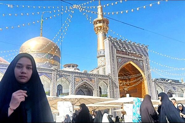 عاشقانه های زائران در زیارت حرم امام رضا(ع) 