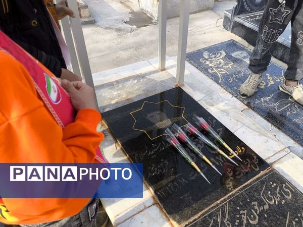 غبار روبی و تجدید بیعت با شهدا به مناسبت هفته معلم در فدافن