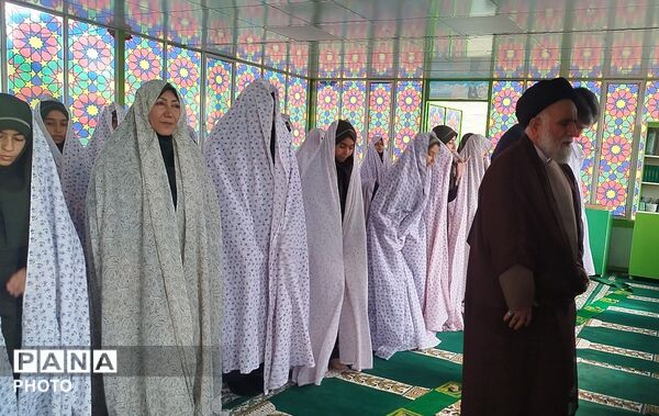 جلسه گفتمان دینی در دبیرستان نمونه وکیلی ۱۰